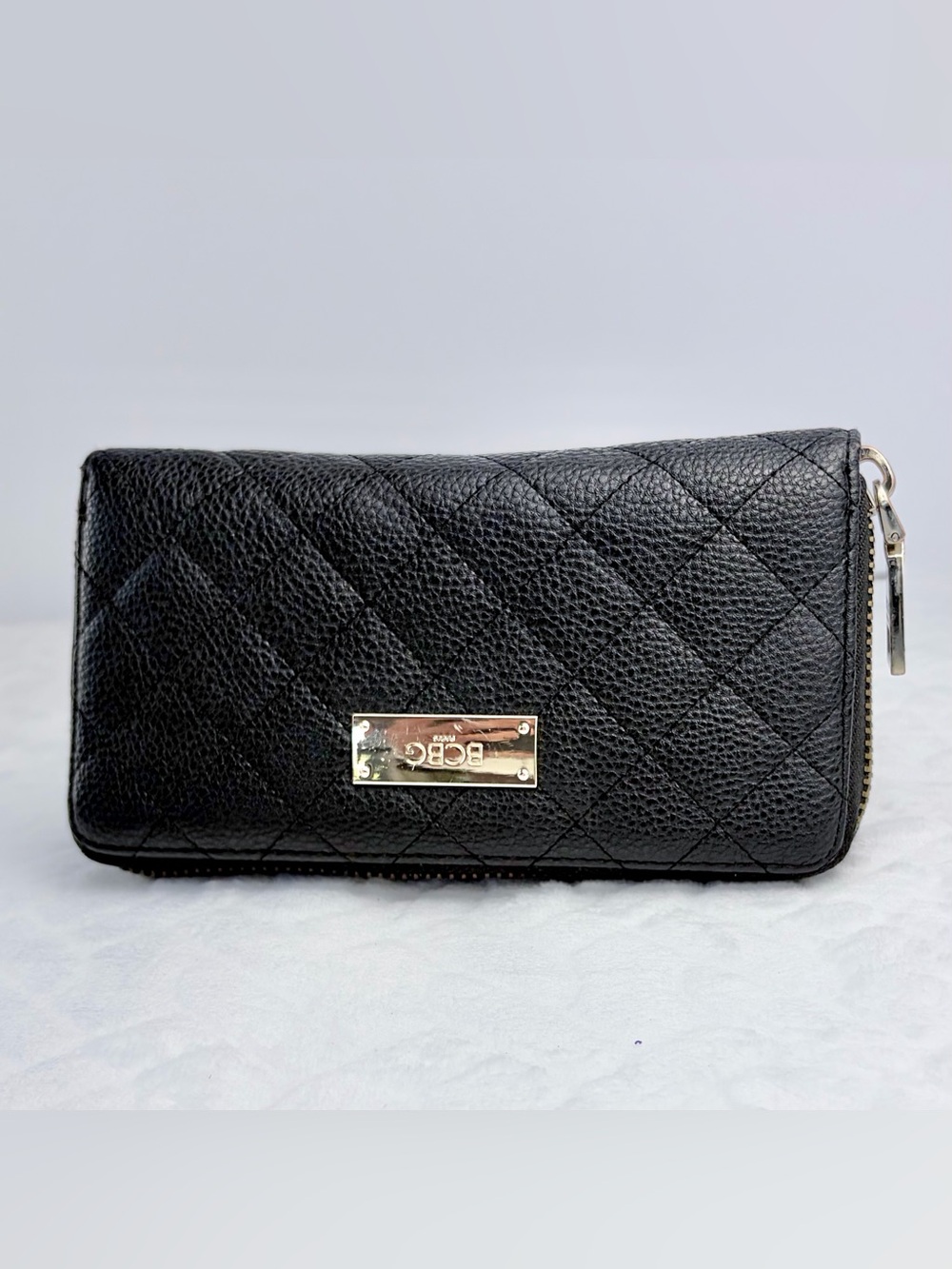 BCBG Paris sleek Quilted Clutch Wallet black
Luxury clean girl classic glam